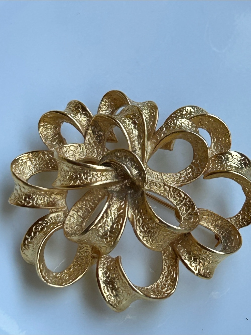Gold tone Floral Ribbon Bow Brooch pin